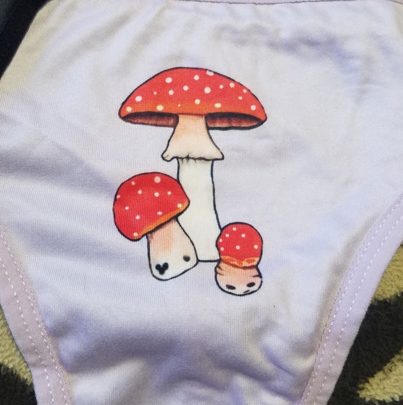 Skull and Mushroom Thongs - Picture 2 of 9